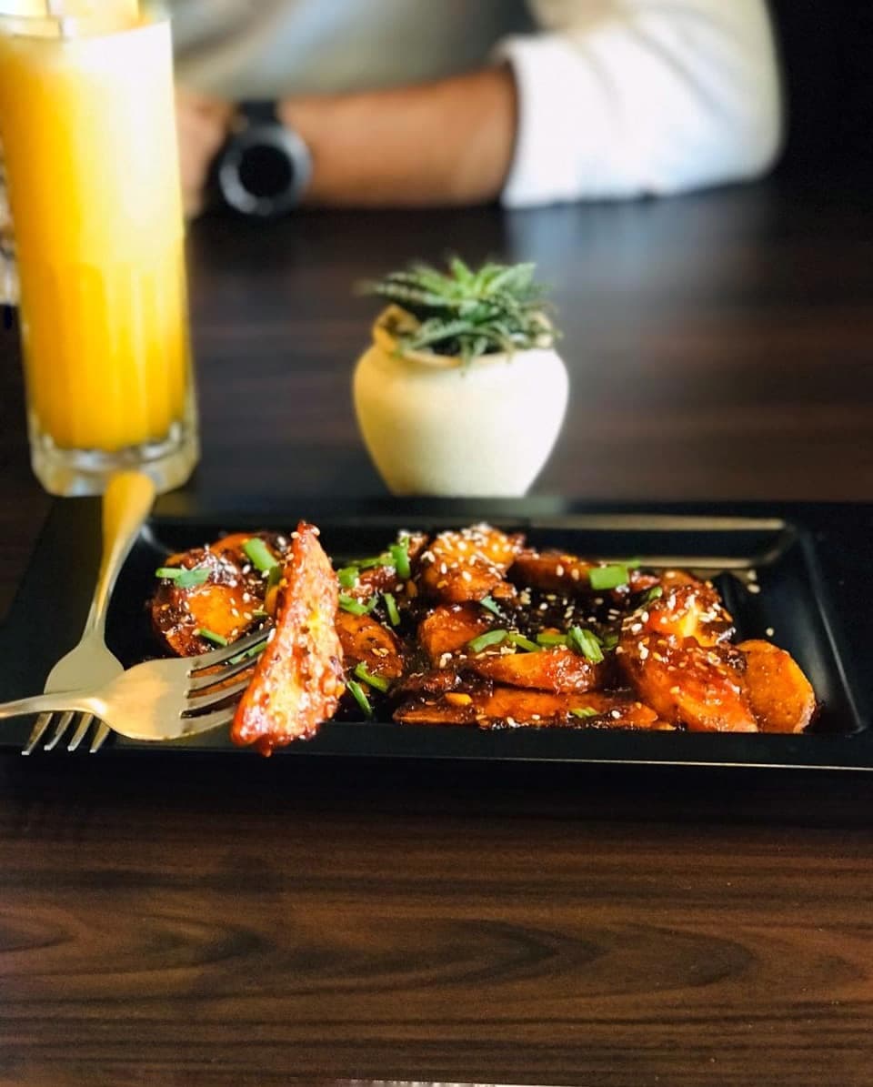 Freshly plated savoury cafe dish